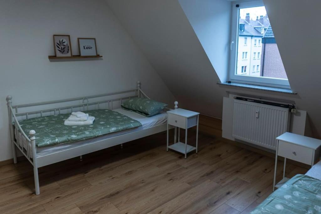 Moderne Ferienwohnung In Gelsenkirchen-Schalke Fuer 1 Bis 7 Personen Mit Terrasse, Ideal Fuer Gruppen & Stadionbesuche Exterior photo